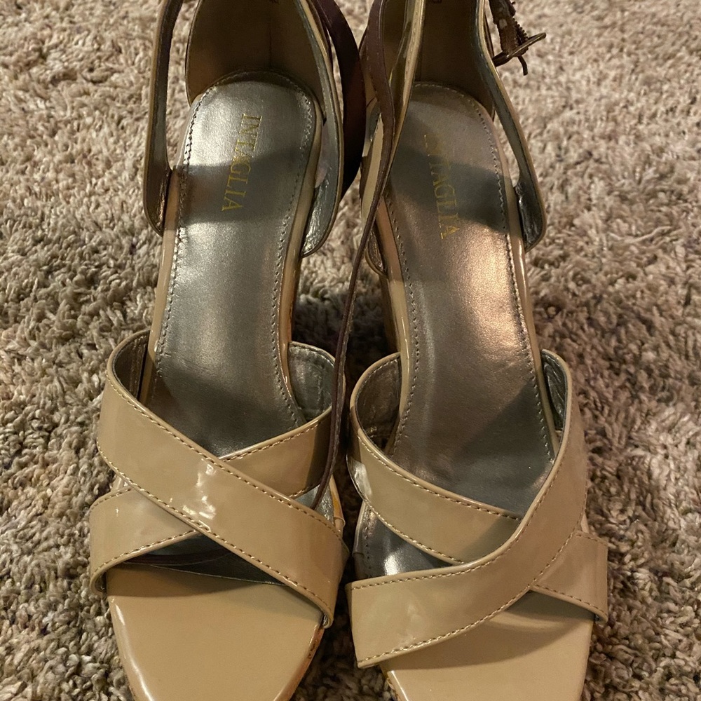 Intaglia cork wedges